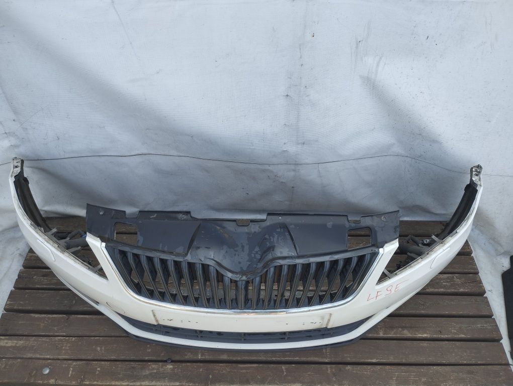 Skoda Fabia 2 Lift zderzak przedni przód LF9E