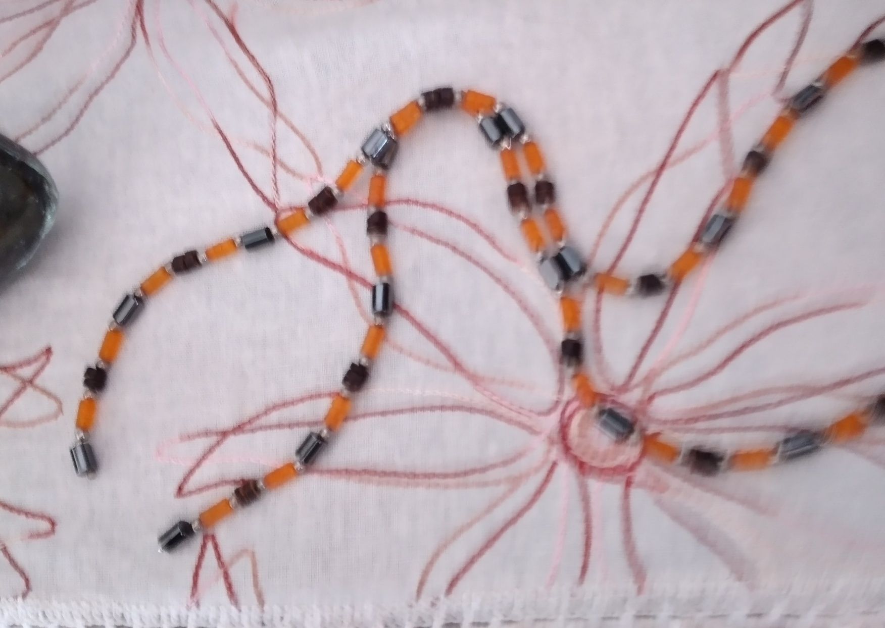 Colar ou bracelete com imans