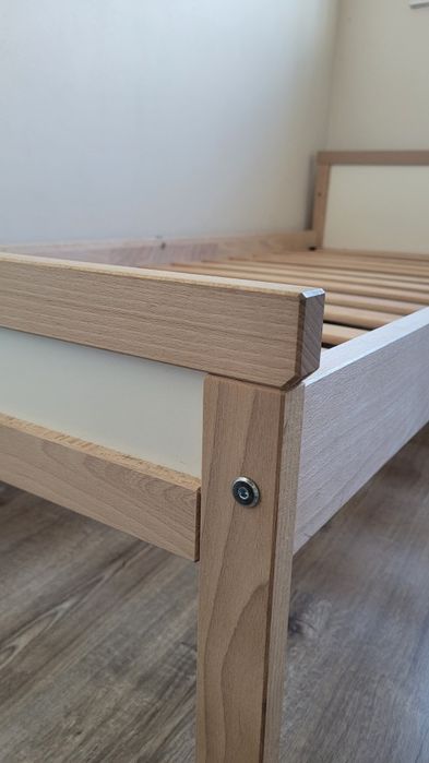 Cama+estrado+colchão+capa de protecção transição criança IKEA