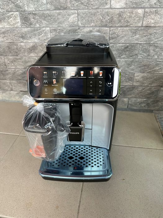 Кавомашина Philips Latte Go EP5500 кавоварка нова вітринний зразок