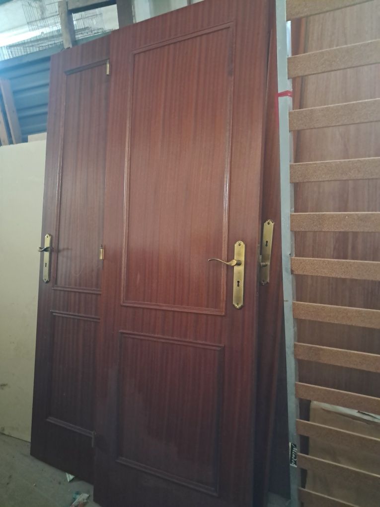 Portas de interior em madeira maciça