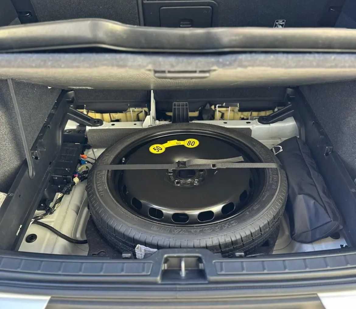 Volvo XC40 2022 1.5 бензин плагін