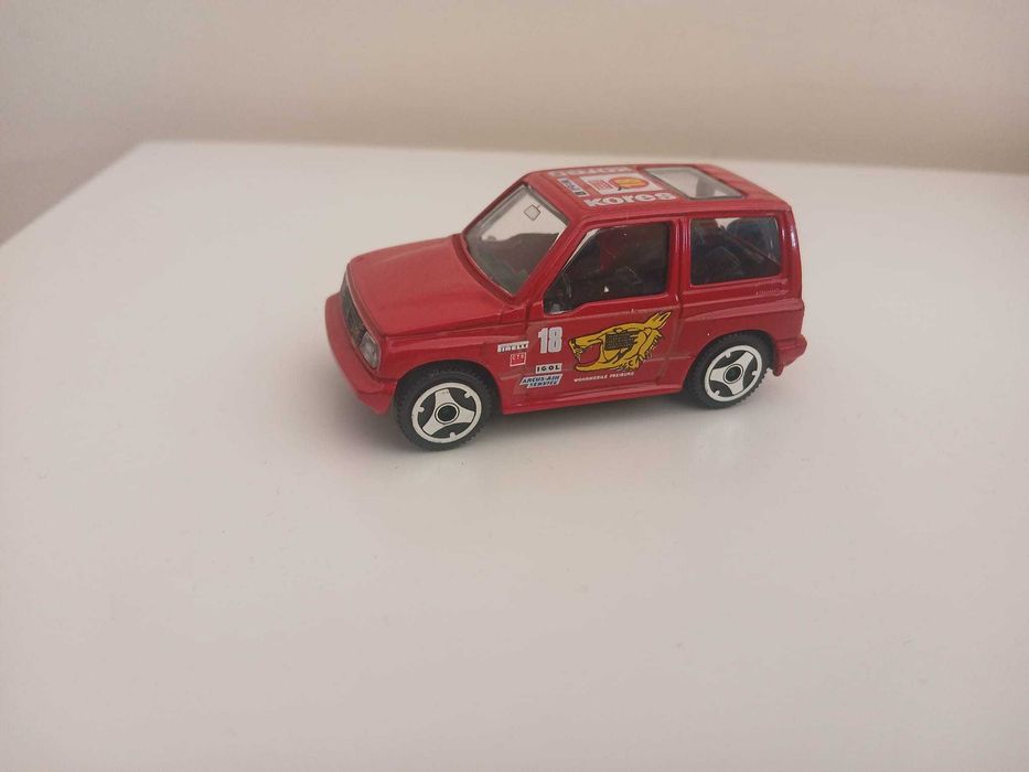 Carro Bbugaro Suzuki Vitara escala 1/43