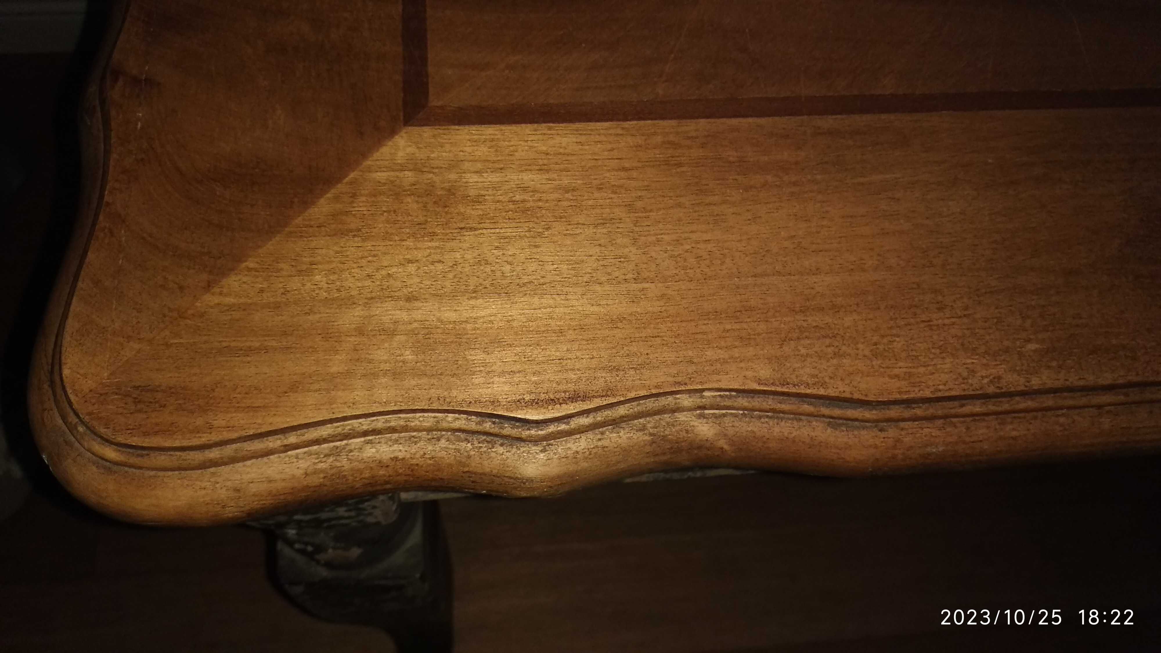 Stół stylizowany na antyk, drewniany, prostokątny