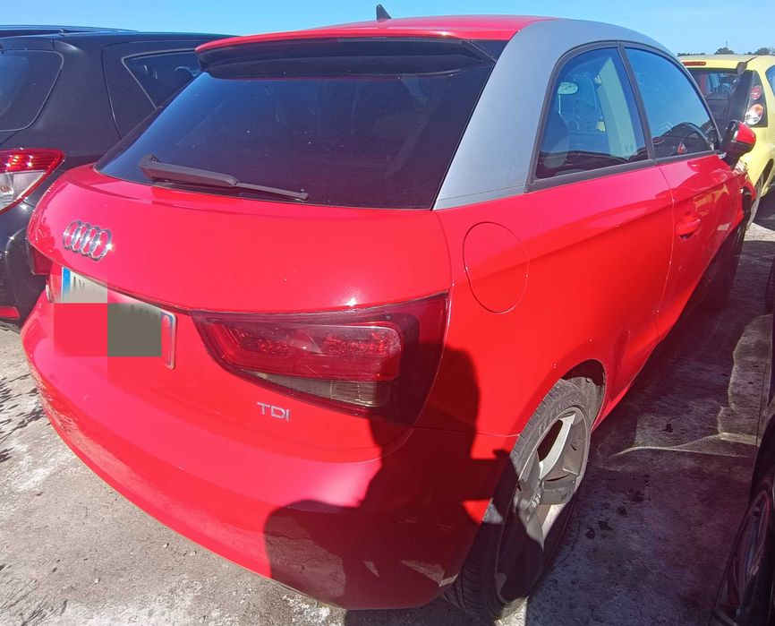 Audi A1 1.6 TDI S line ligeiramente acidentado