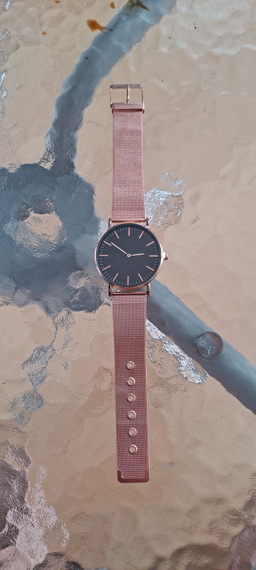 Nowy damski zegarek kwarcowy kolor Rose Gold  regulowana bransoleta.