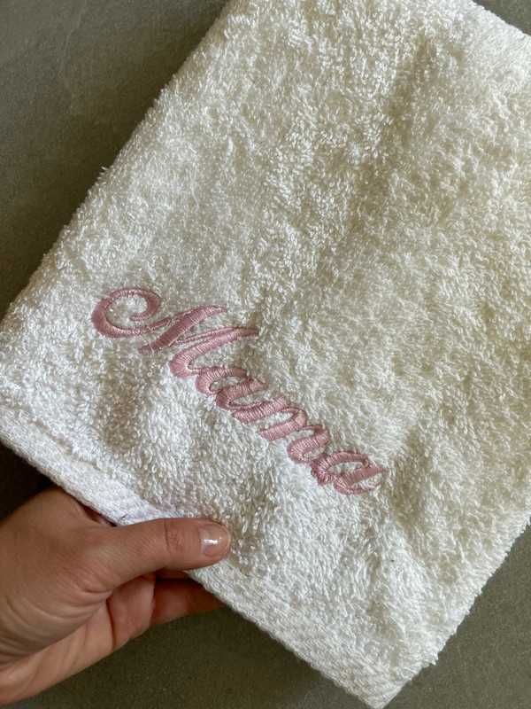 Biały ręcznik dla mamy