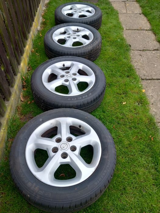 Sprzedam kola aluminiowe + nowe opony 205×55×16.