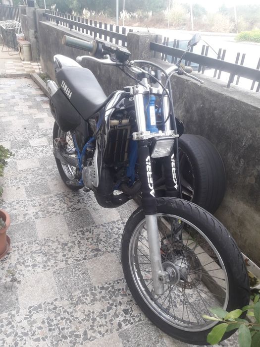 Troco yamaha dtr 125 com jante 17 novo livrete ou vendo 2000€