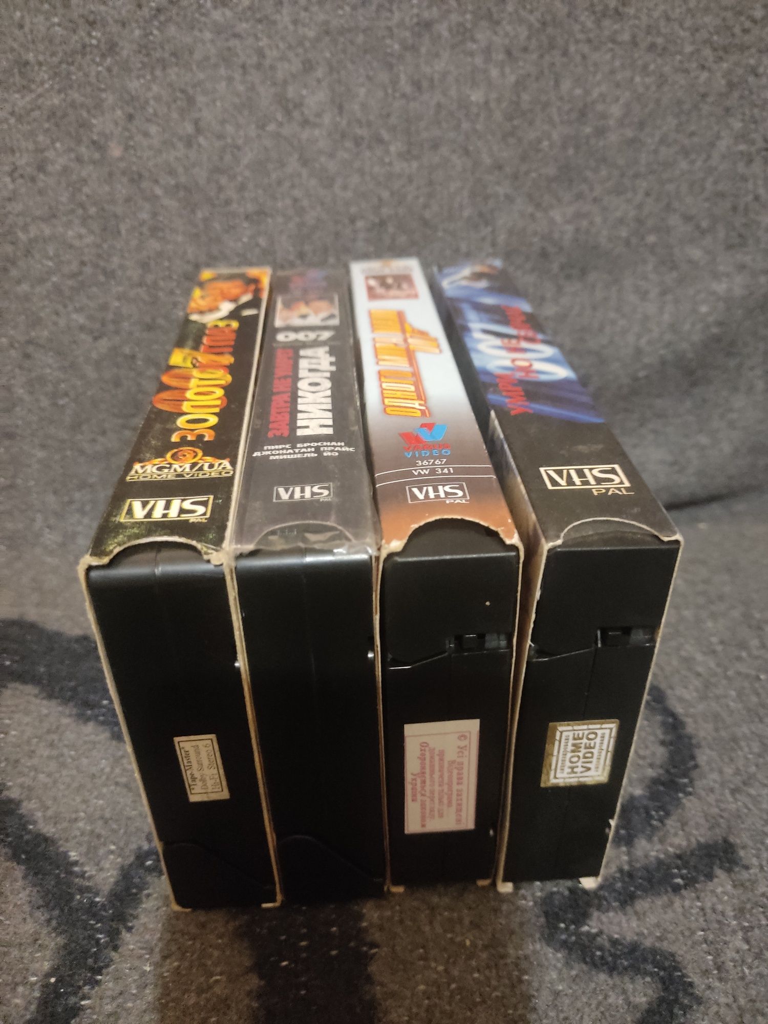 Продам видеокассеты Джеймс Бонд, коллекция на VHS Відеокасети