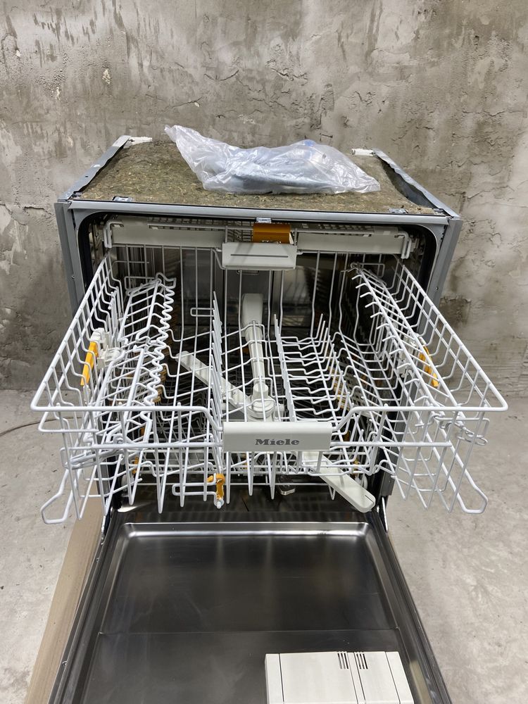 Посудомийна машина під забудову miele