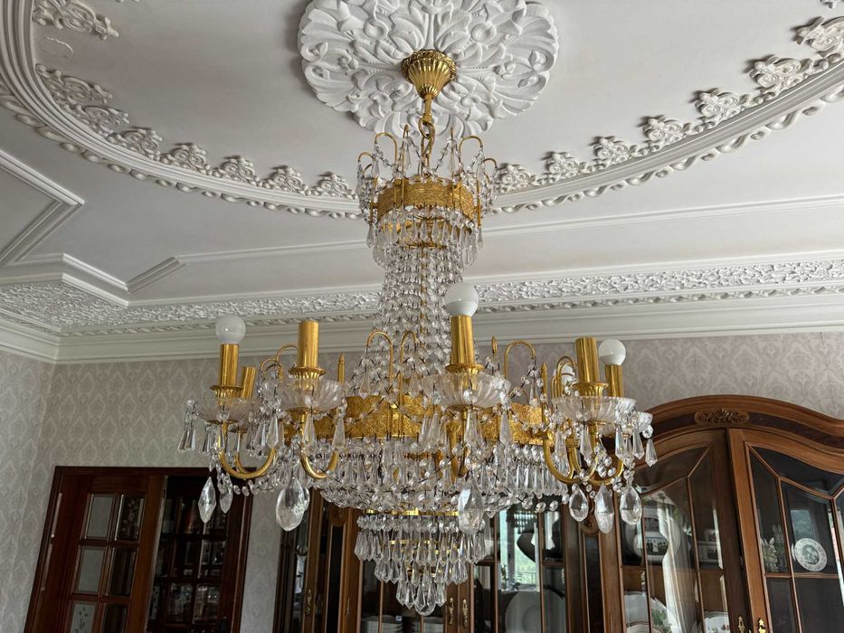 Lustre com 14 candeeiros, estilo clássico