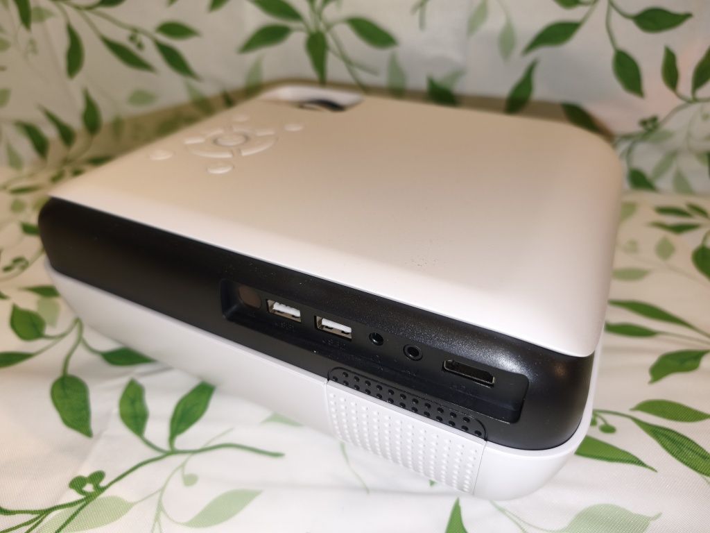 Projetor LED Full HD - 1080p c/ HDMI e Transmissão Wireless