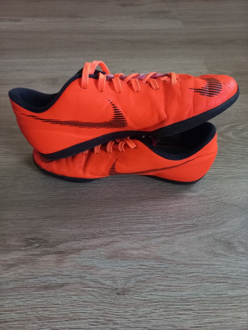 NIKE Mercurial. Rozmiar wkładki: 24cm