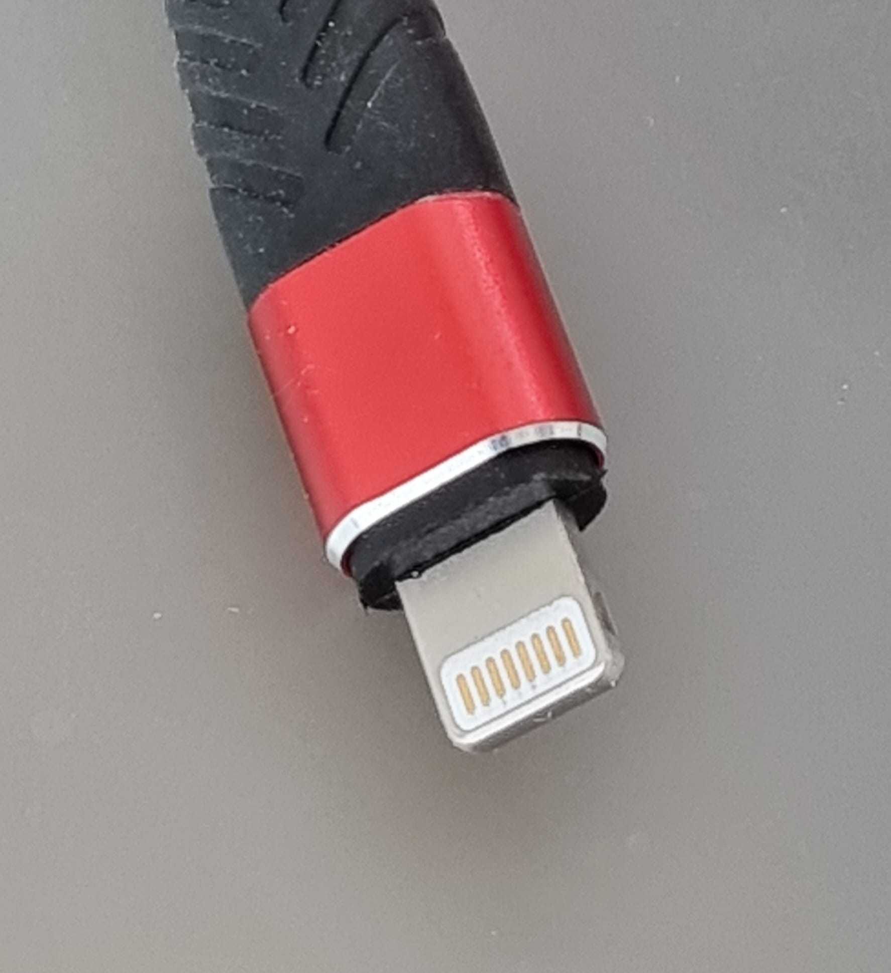 Kabel USB do iPhona czerwony
