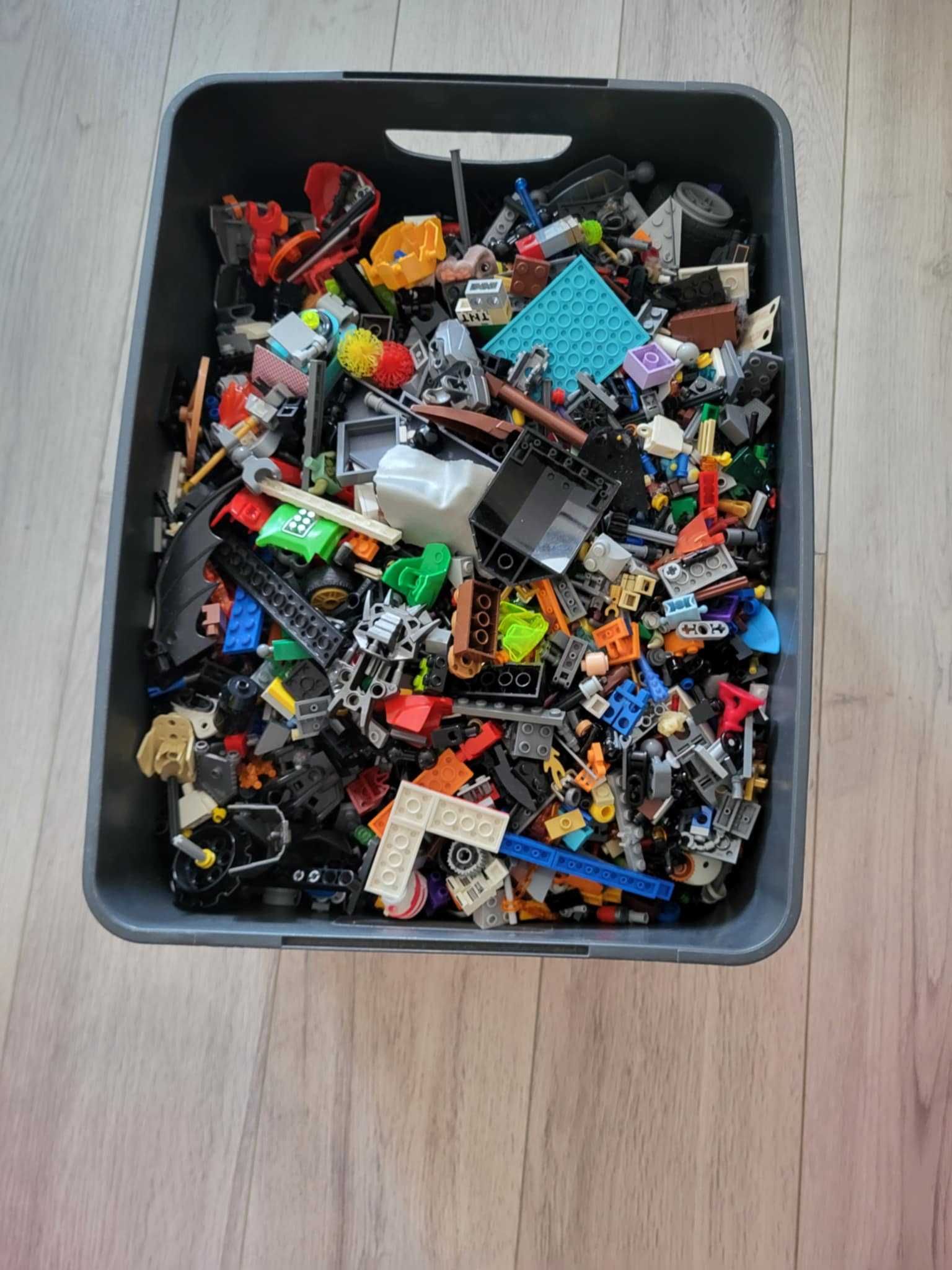Mix zabawek glownie klockow lego 5.5kg