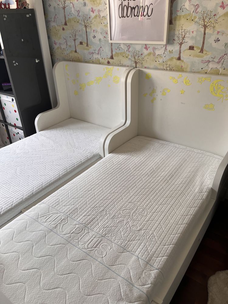 2 łóżka dziecięce Ikea - model Bosunge, materace Havea
