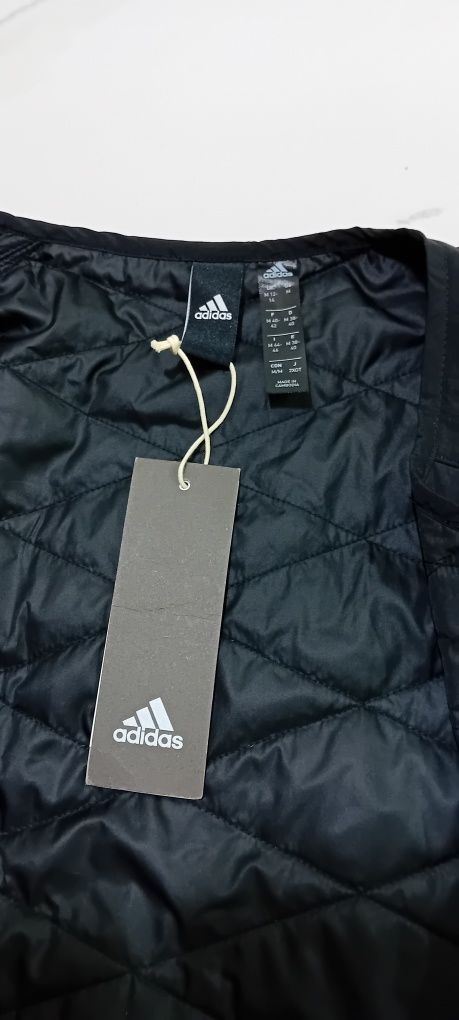 Фірмова жіноча куртка Adidas (весняна)