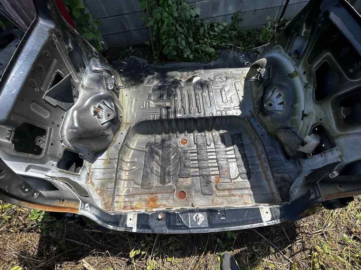 Mitsubishi Grandis 02- панель задня  KL1129 5281A107