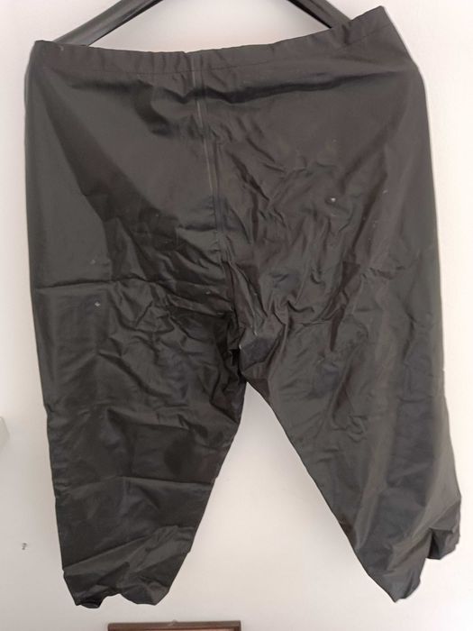 Galochas número 40 + capa e calças de pescador