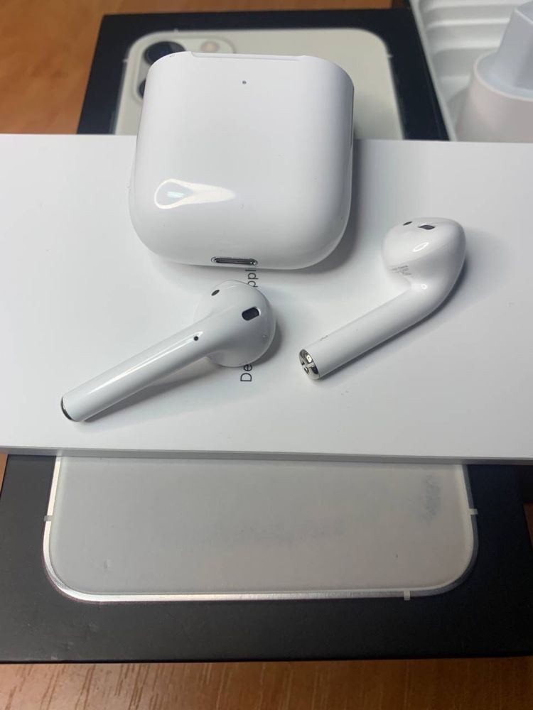 Навушники Apple Air Pods 2 оригінал в хорошему стані