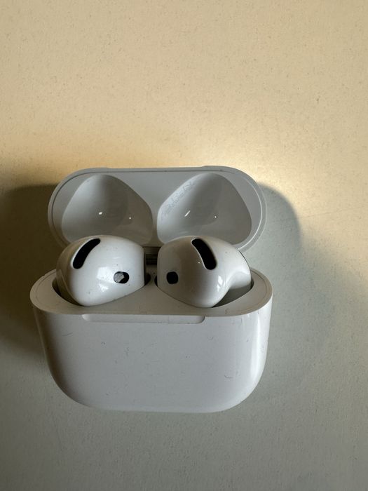 Sluchawki AirPods 4