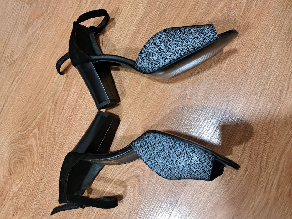 Sandaly na słupku r. 39