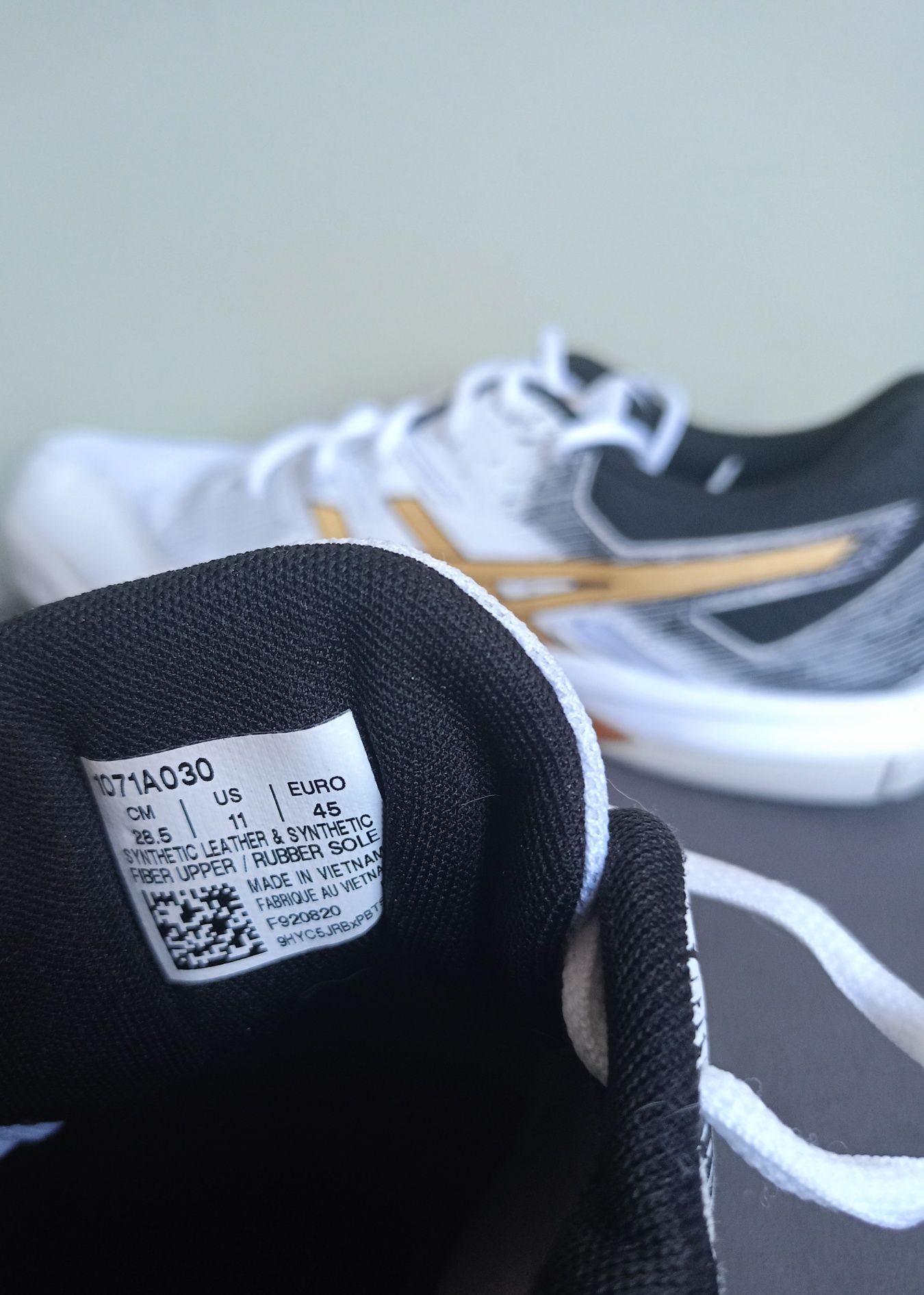 Halówki Asics, rozmiar 45.