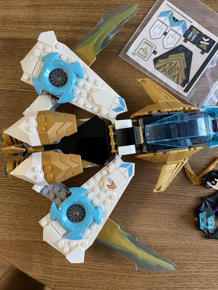 Літак золотого дракона Lego