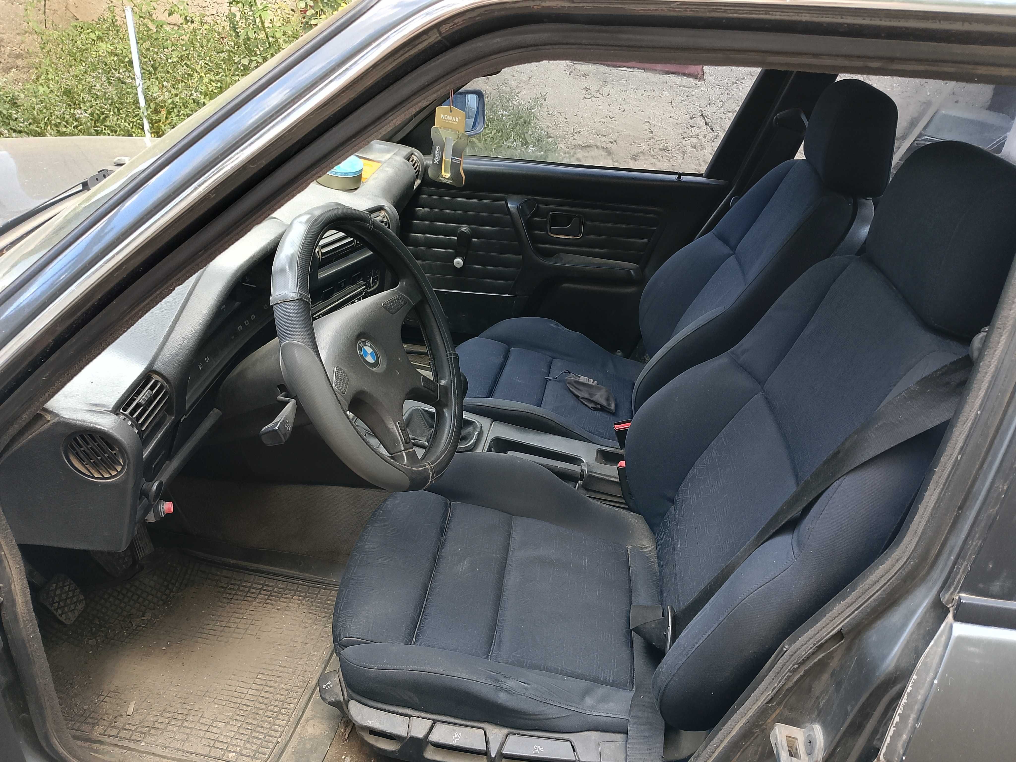 BMW 324 
3 Series