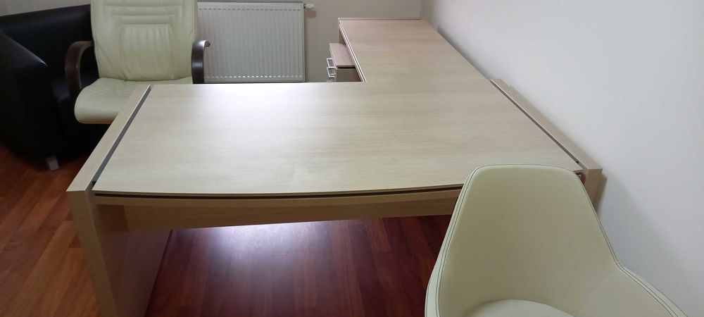 Biurko MDD STATUS jasny dąb