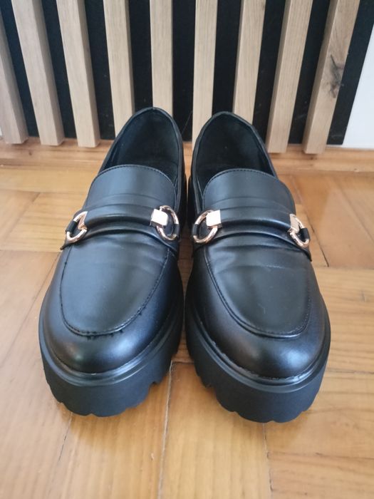 Czarne mokasyny na platformie jak nowe