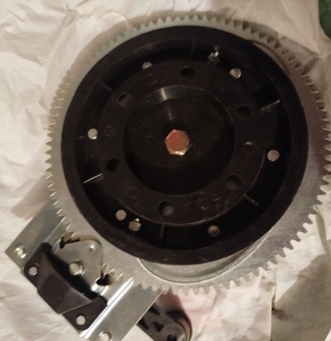 Продається склопідіймач лівий на автомобіль МАЗ.