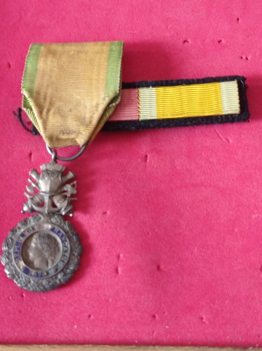Medalha militar valor e disciplina