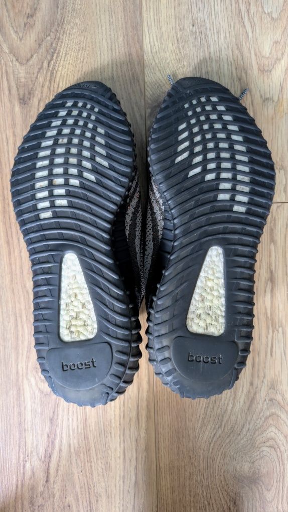 Adidas Yeezy Boost 350 v2 carbon beluga 46