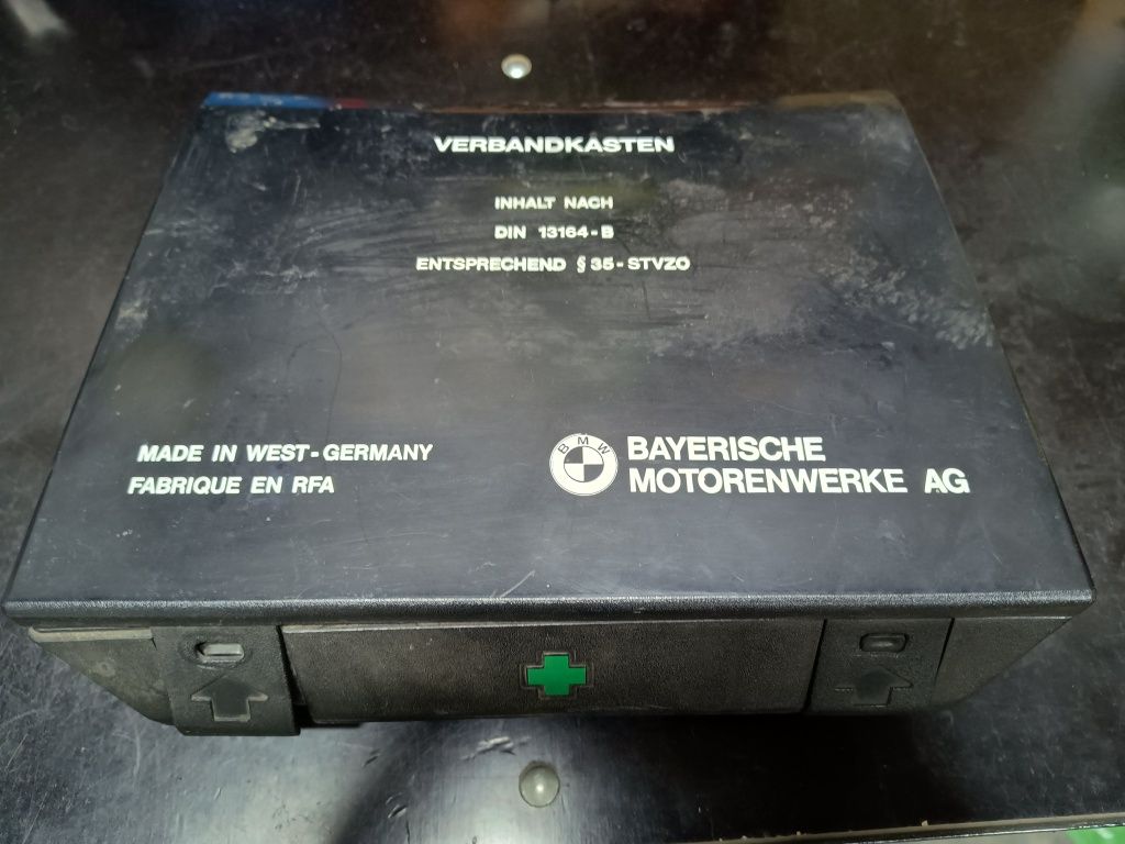 Apteczka BMW E32