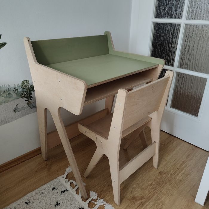 Komplet drewniane biurko plus krzesełko