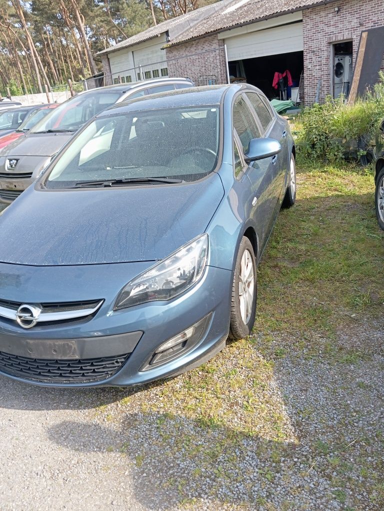 Opel Astra 2013 rok