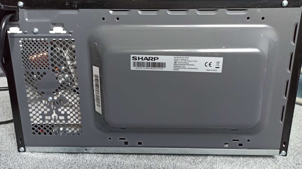 Kuchenka mikrofalowa SHARP YC-MS01E-B