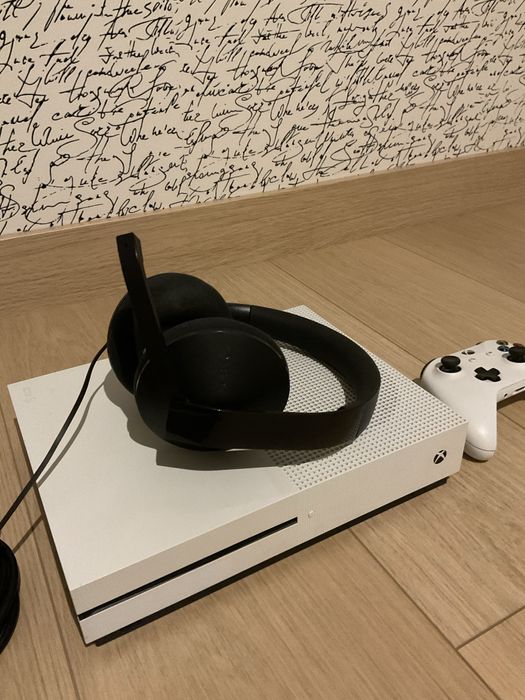 Xbox One S 1T + pad + sluchawki gamingowe Xbox