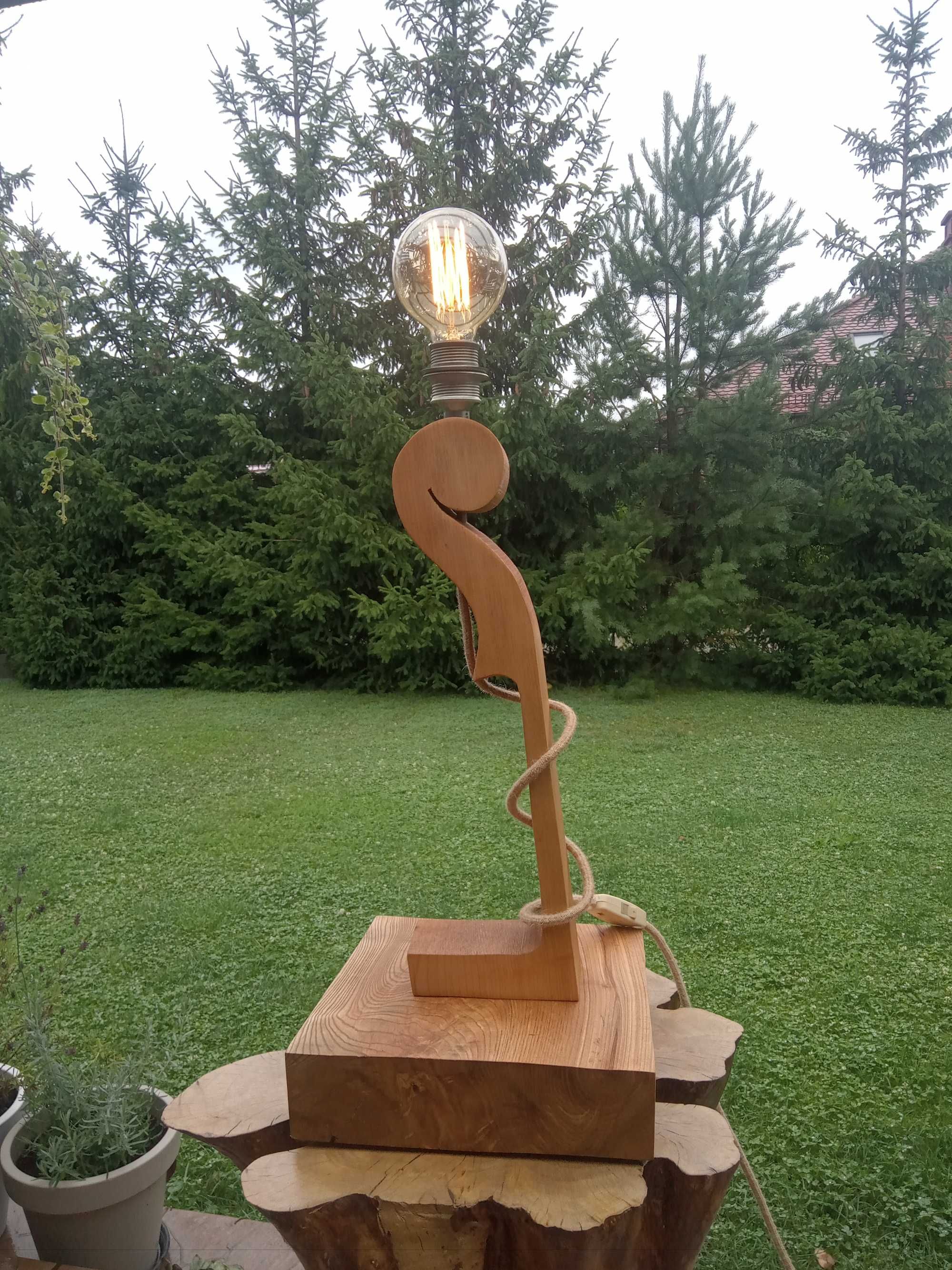 wyjątkowe lampy stojące drewniane