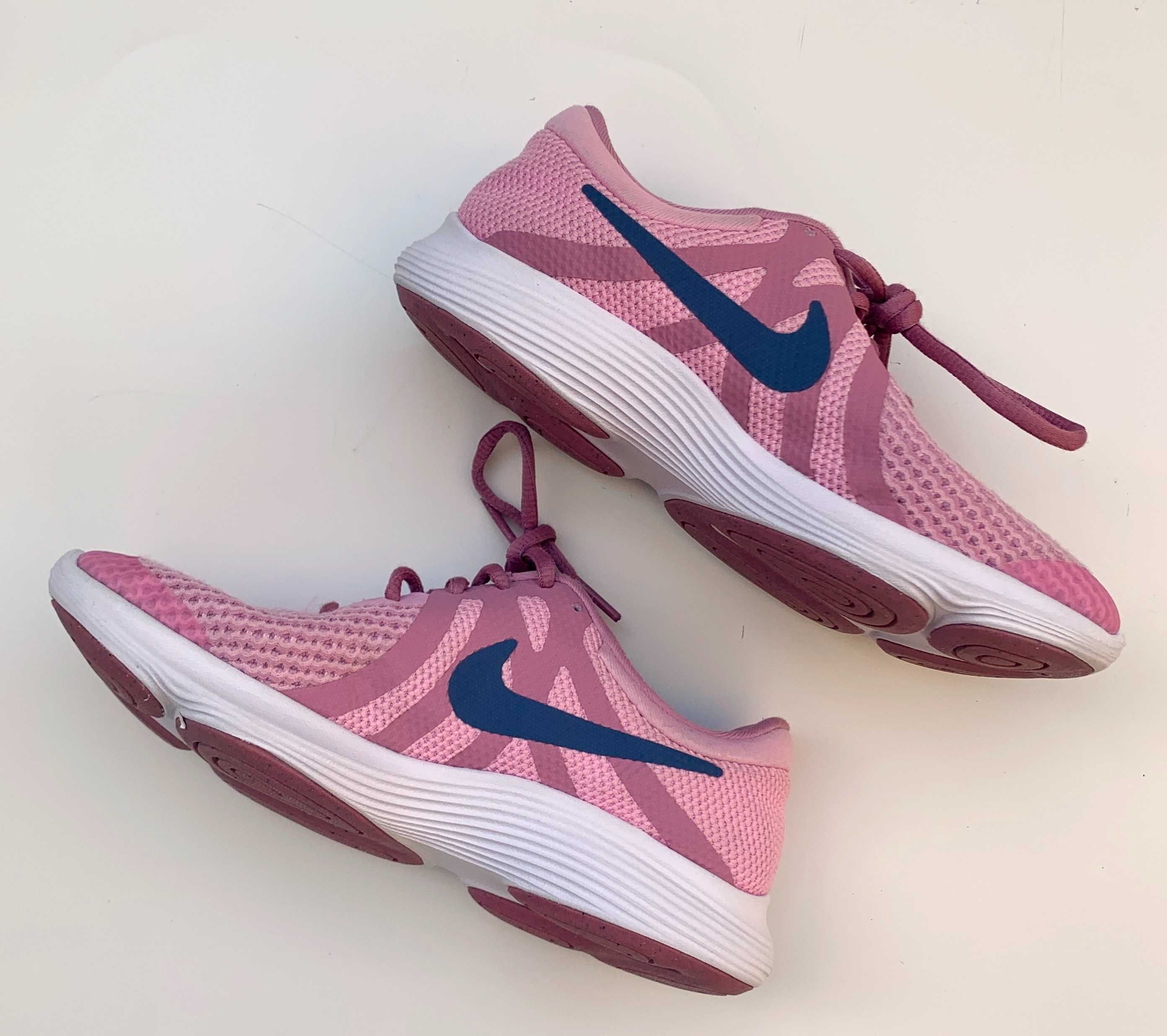 Buty Sportowe Nike 35,5 Różowe Róż Pudrowy Snakersy