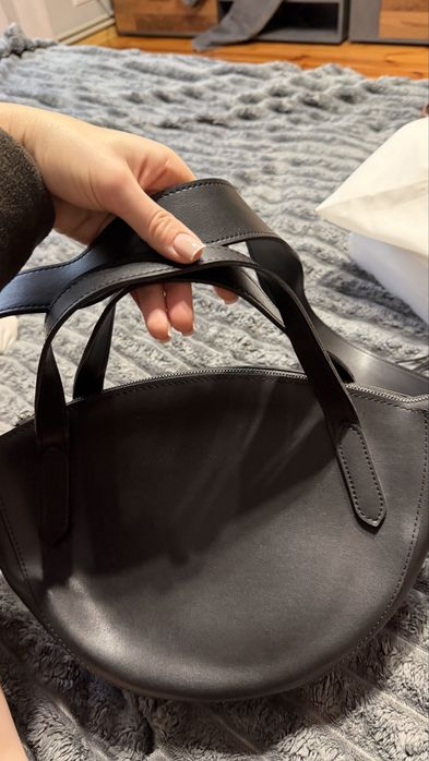 Шкіряна сумка в чорному кольорі