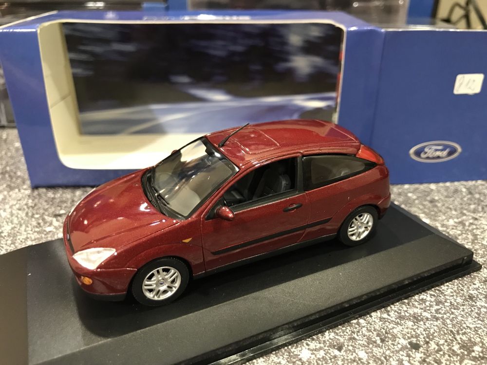 1/43 Ford Focus MK1 MINICHAMPS