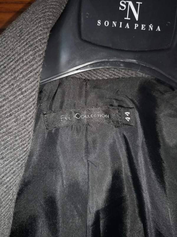 Casaco de mulher 10€
 pouco usado