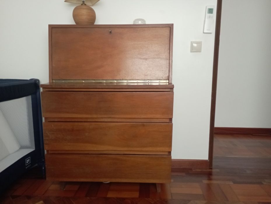 Secretária com 3 gavetões em madeira
