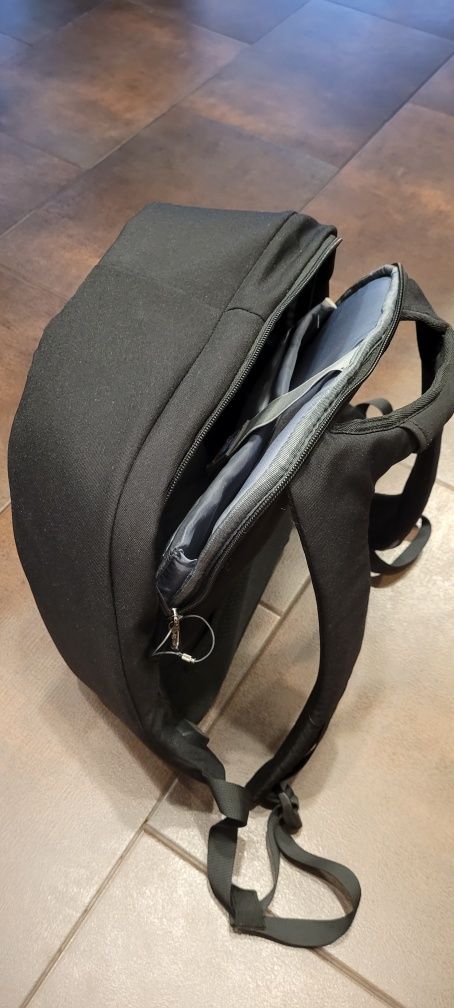 Plecak "antywłamaniowy" z USB 25 litrów