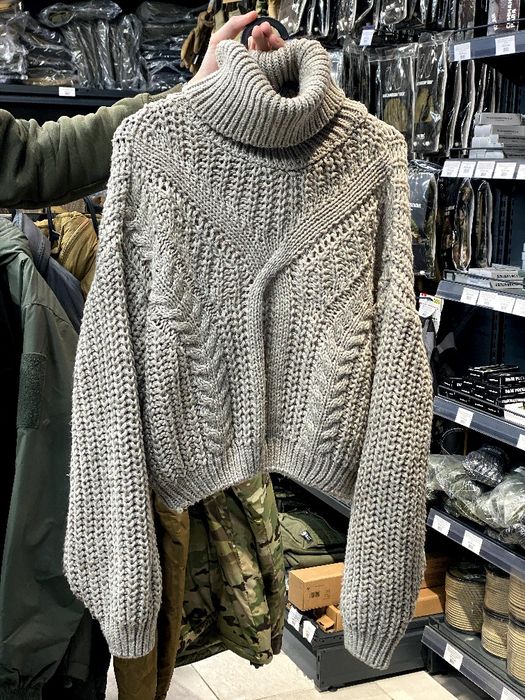 Кофта в'язана на розмір S-M вкорочена