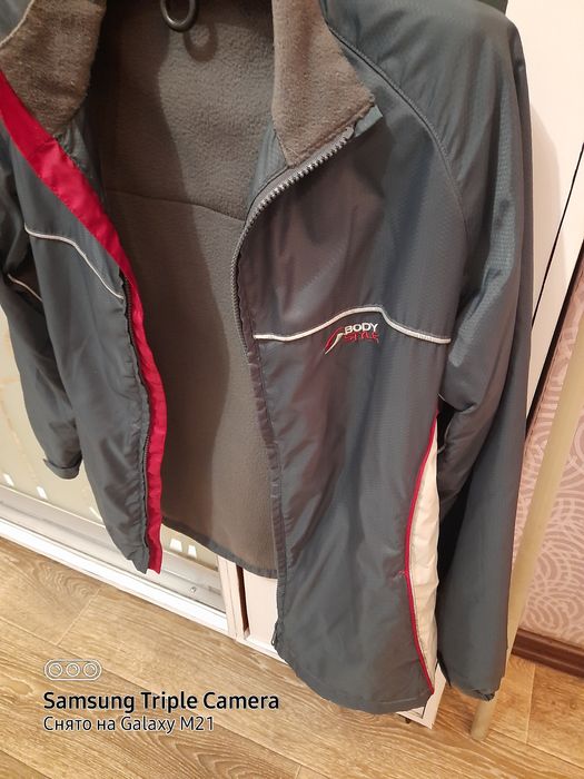 Продам спортивную ветровку