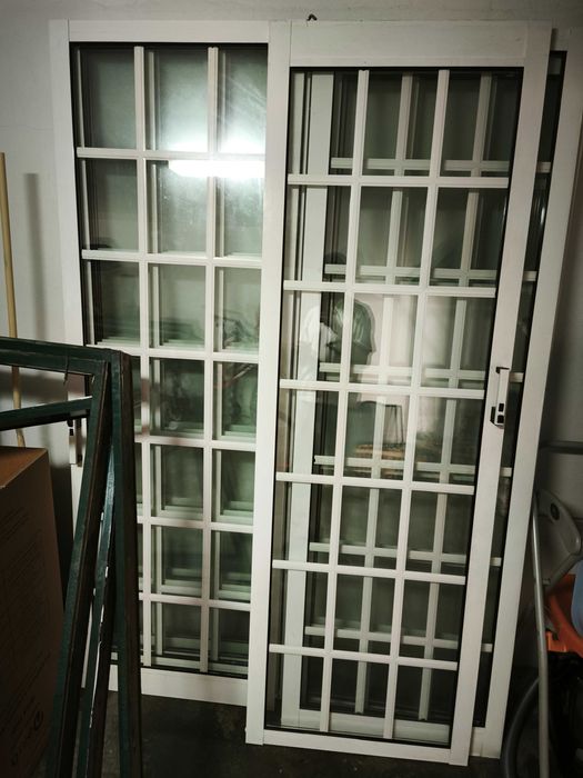 Janelas em alumínio brancas